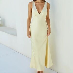 Sleeveless V-Neck Maxi Dress in Pale Yellow